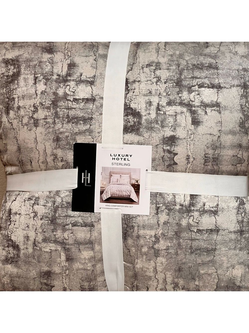 NWT $329 Luxury Hotel “Sterling” King Comforter Mini Set - Picture 9 of 10